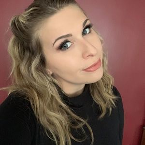 Meet your Posher, Claire